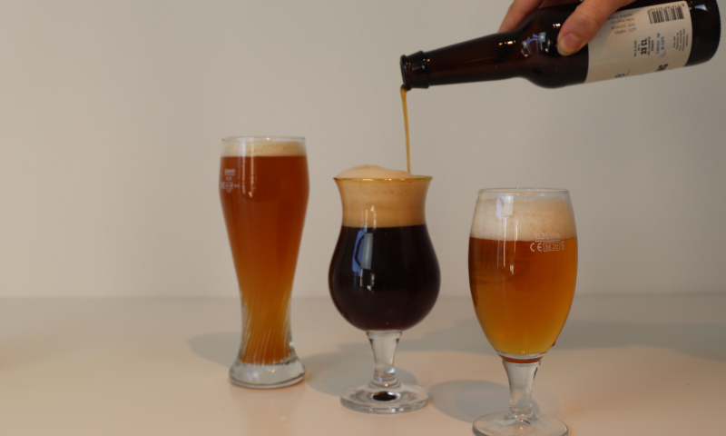 Verschillende speciaalbieren in bierglazen